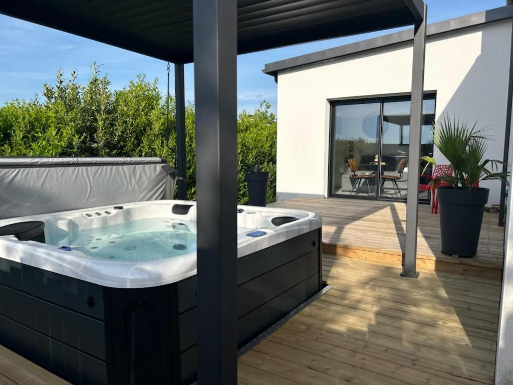 Studio & Spa La Discrete Saint-Évarzec المظهر الخارجي الصورة